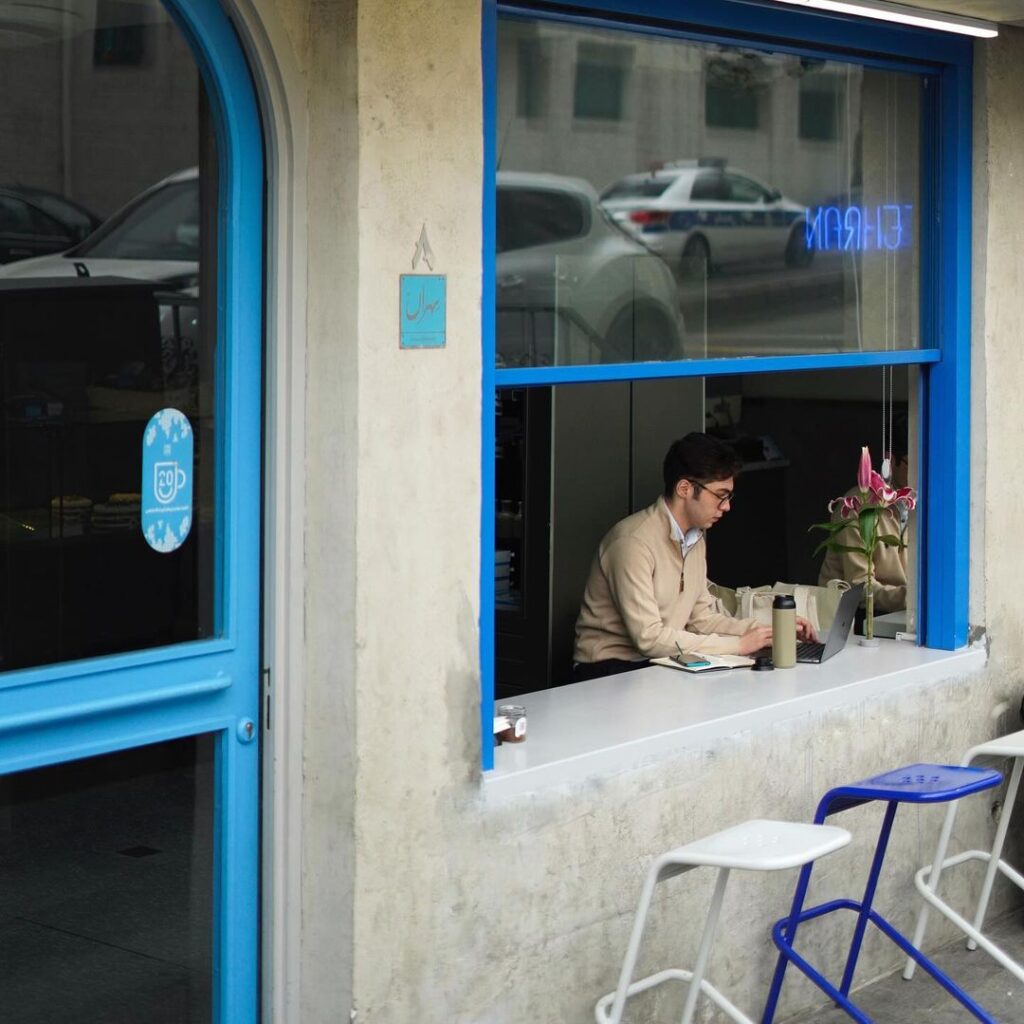 پنجره گیوتینی شیرنی پراگ