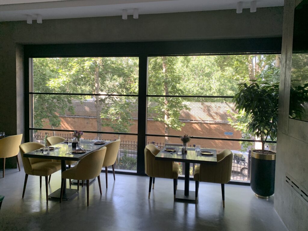 پنجره گیوتینی